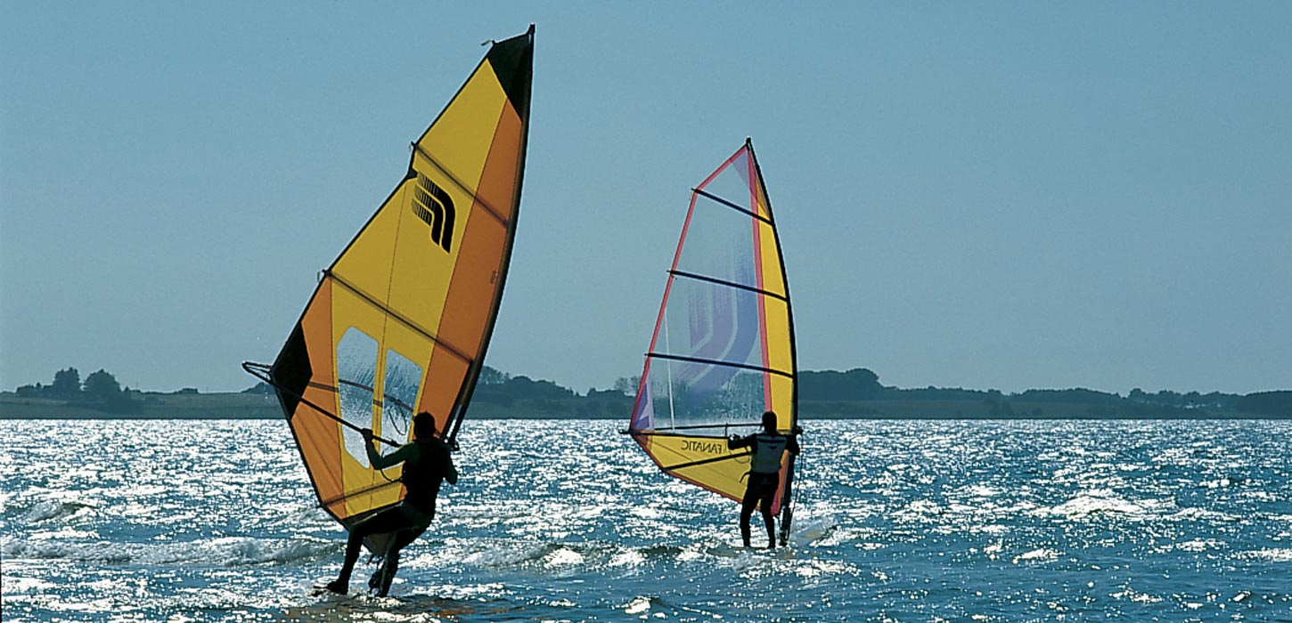 To windsurfere i Lillehav ved Sydals