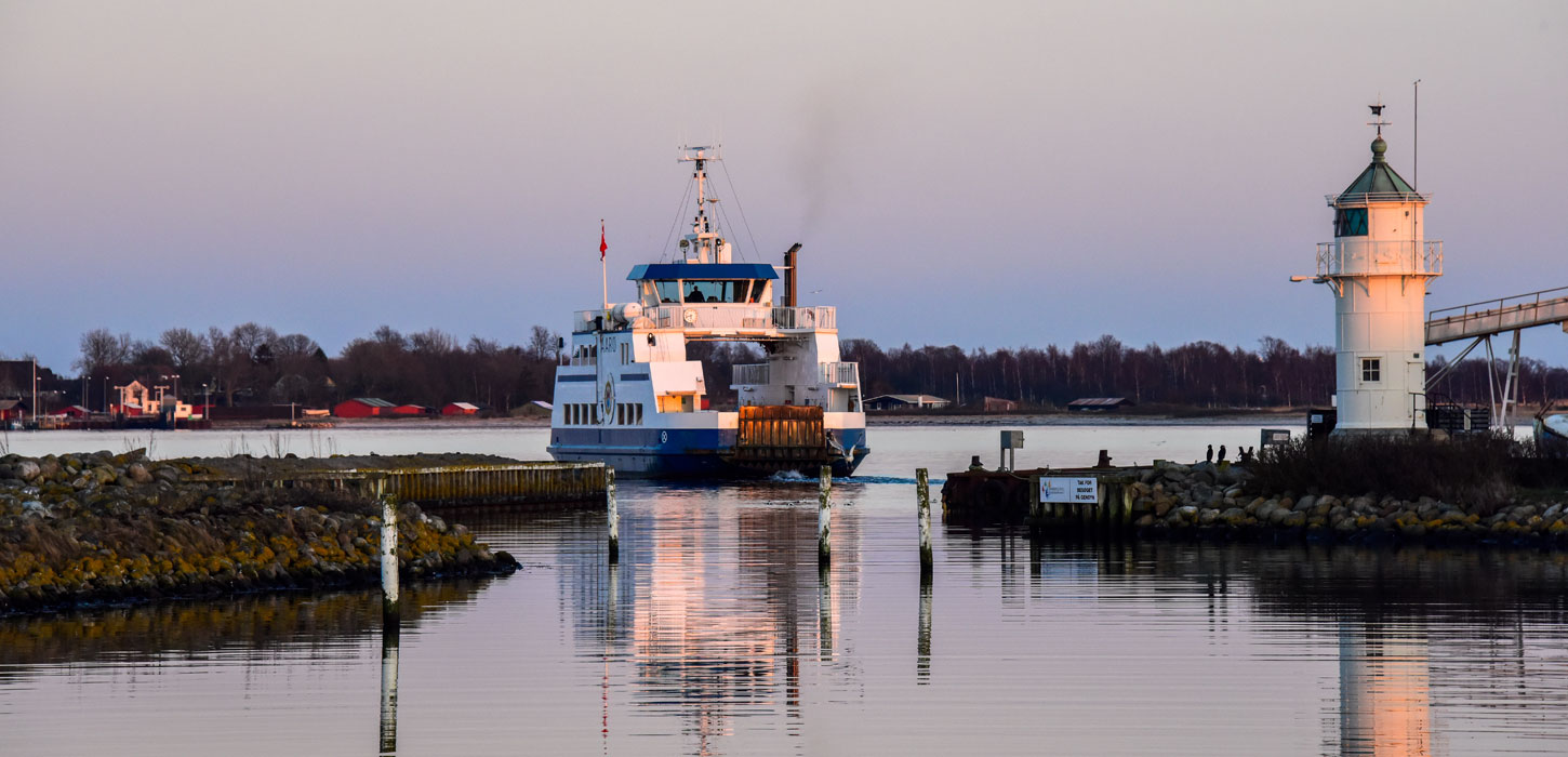 Aarø Færgen på vej mod fastlandet