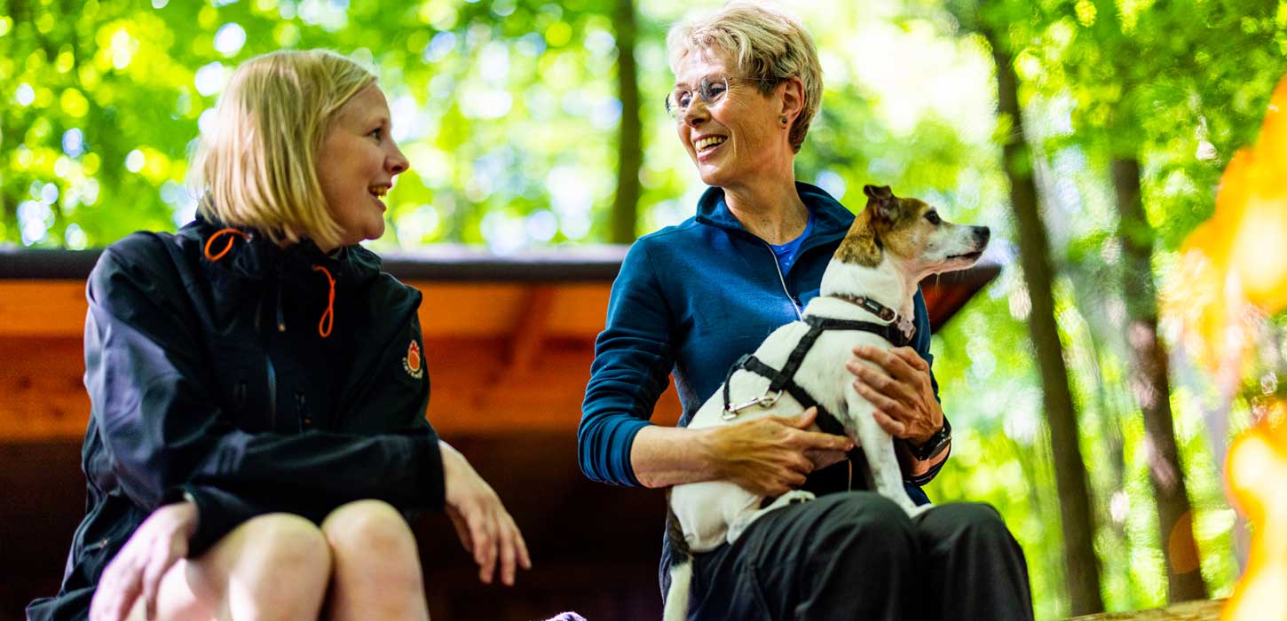 Pause på vandreturen med hund