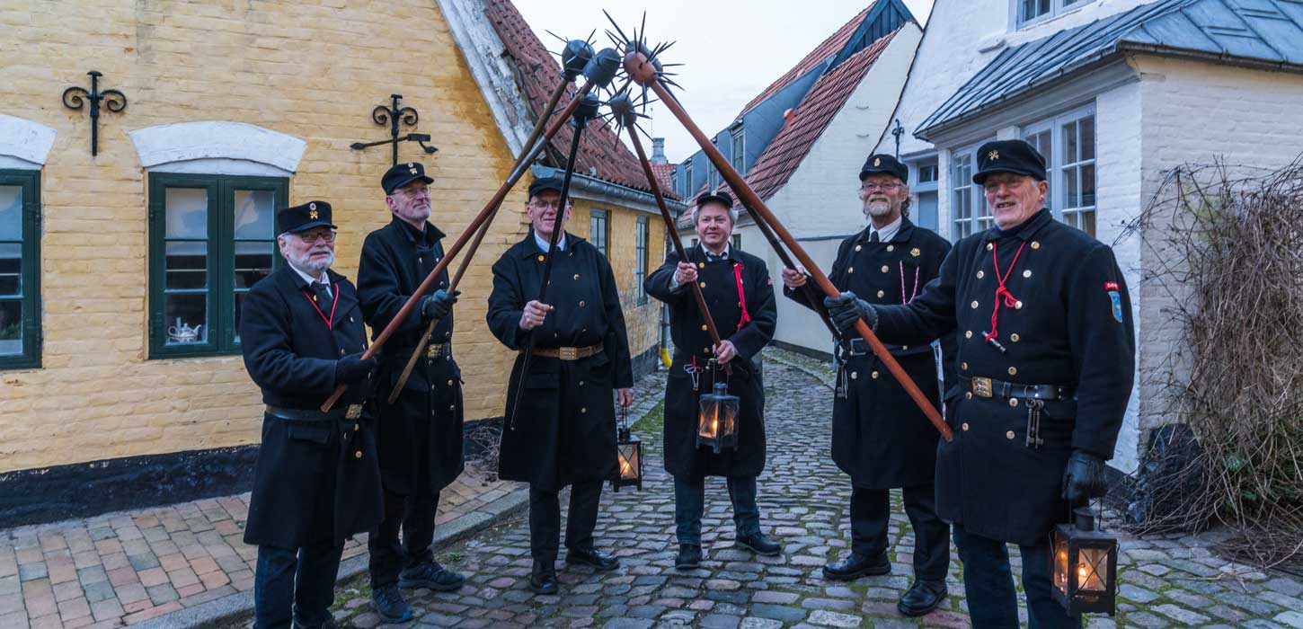 Die Nachtwächter von Aabenraa mit Ausrüstung