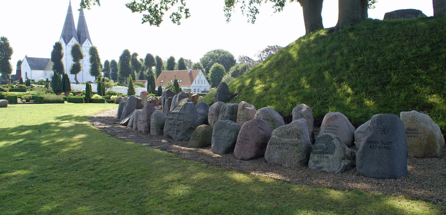 Mindehøj ved Broager Kirke for de faldne i 1. Verdenskrig
