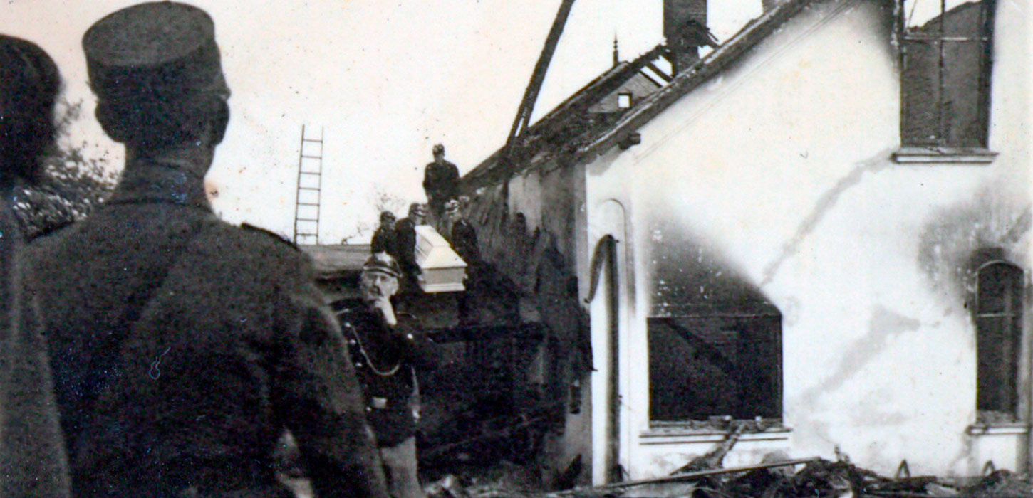 Paludan-Müllers kiste bæres ud