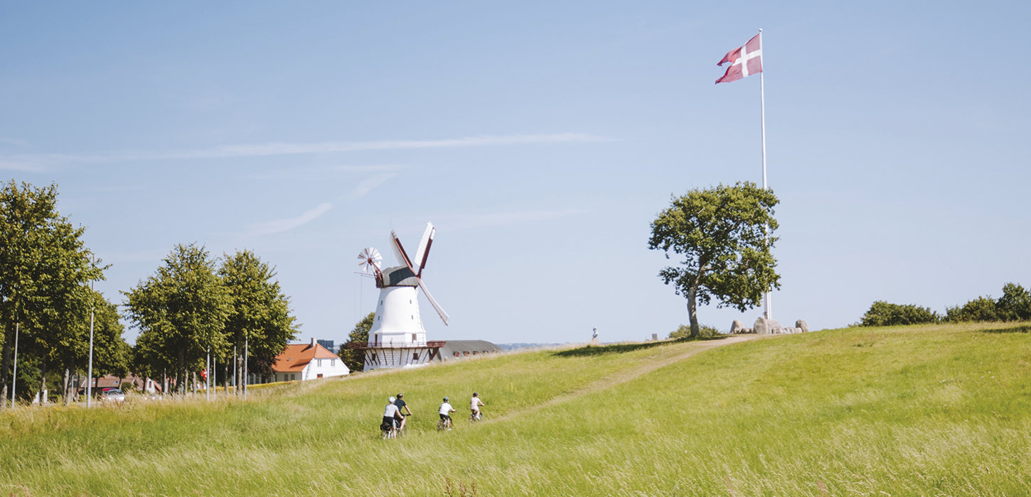 Cykelturen går forbi Dybbøl Mølle