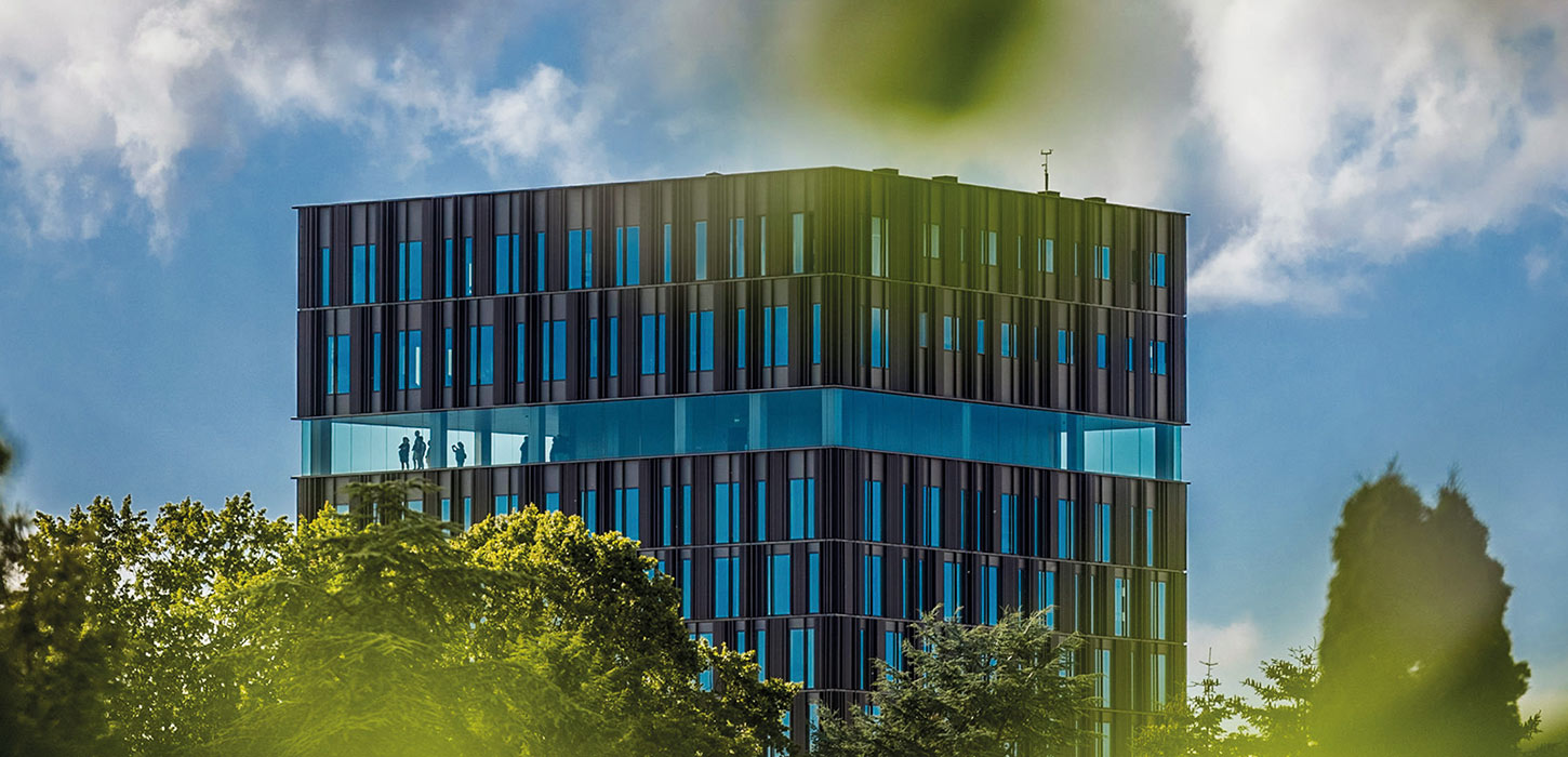 Point of view på 16. etage med udsigt over Sønderborg by og øen Als