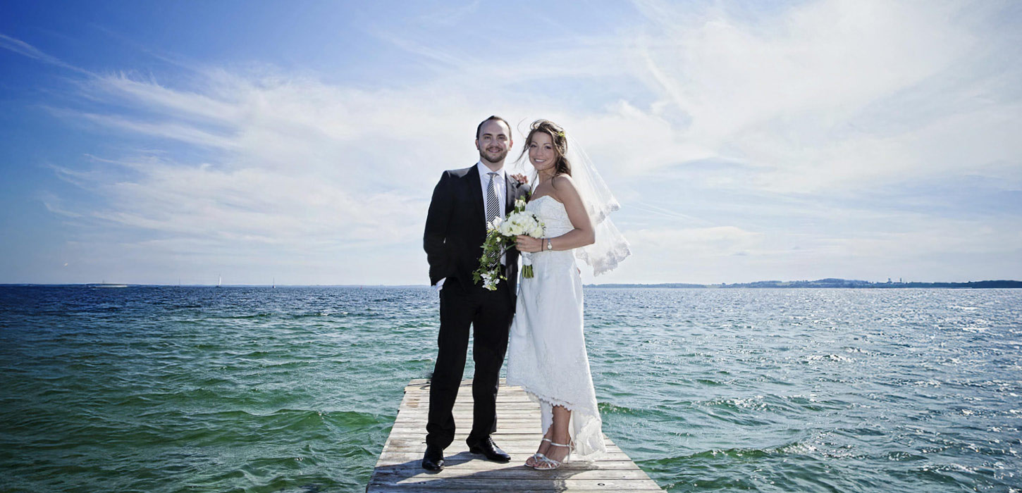 Badebroen ved Fluepapiret er et godt fotospot for bryllupsbilledet