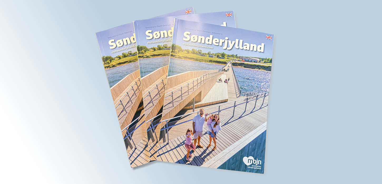 Sønderjyllands Magasinet 2026 på engelsk liggende i vifte