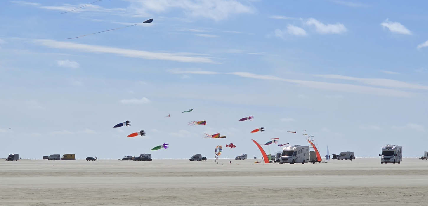 Farvede drager på Sønderstrand på Rømø