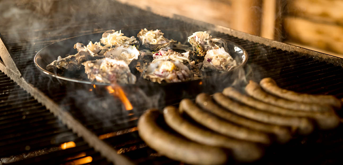 Grill med østers og lammepølser ved Naturcenter Tønnisgaard