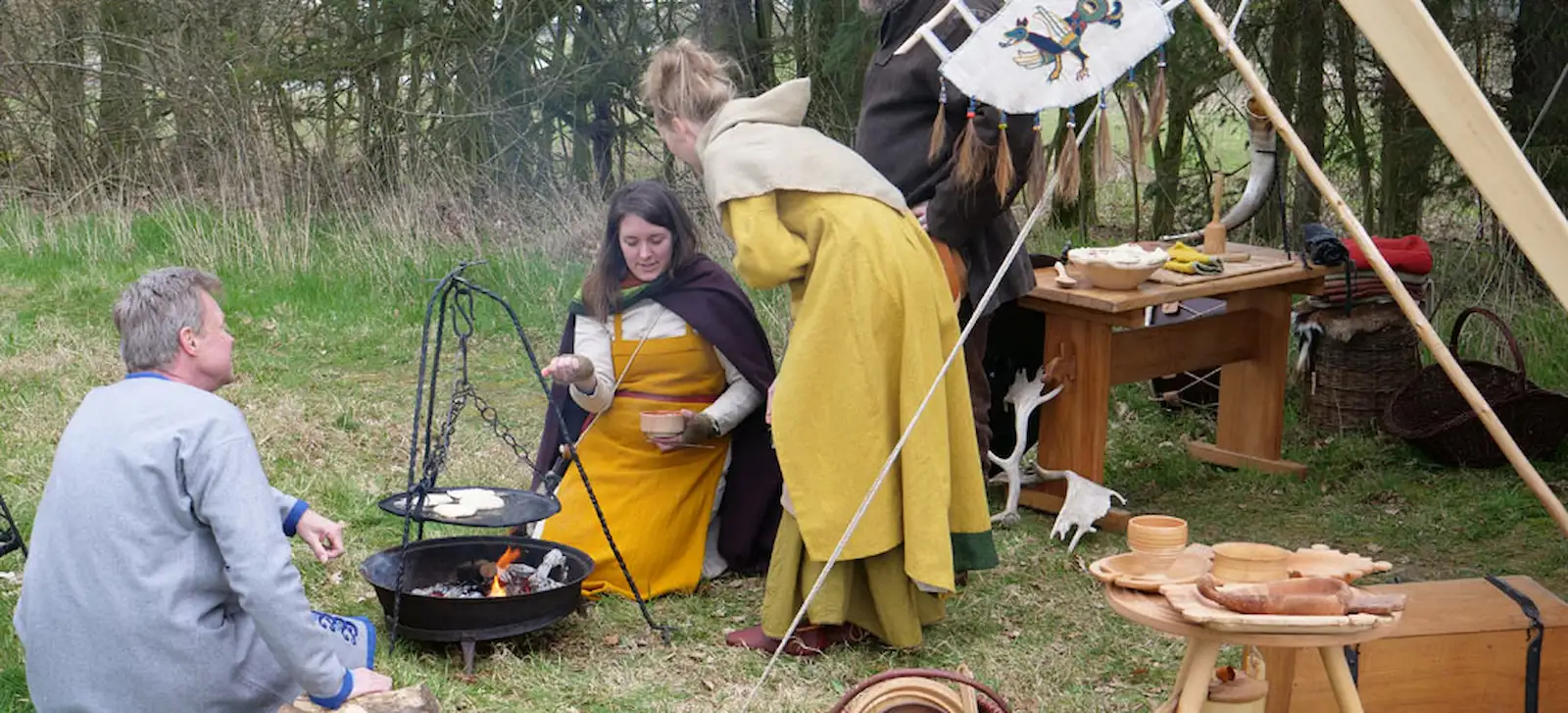 Als Vikingemarked - her laves mad over bål