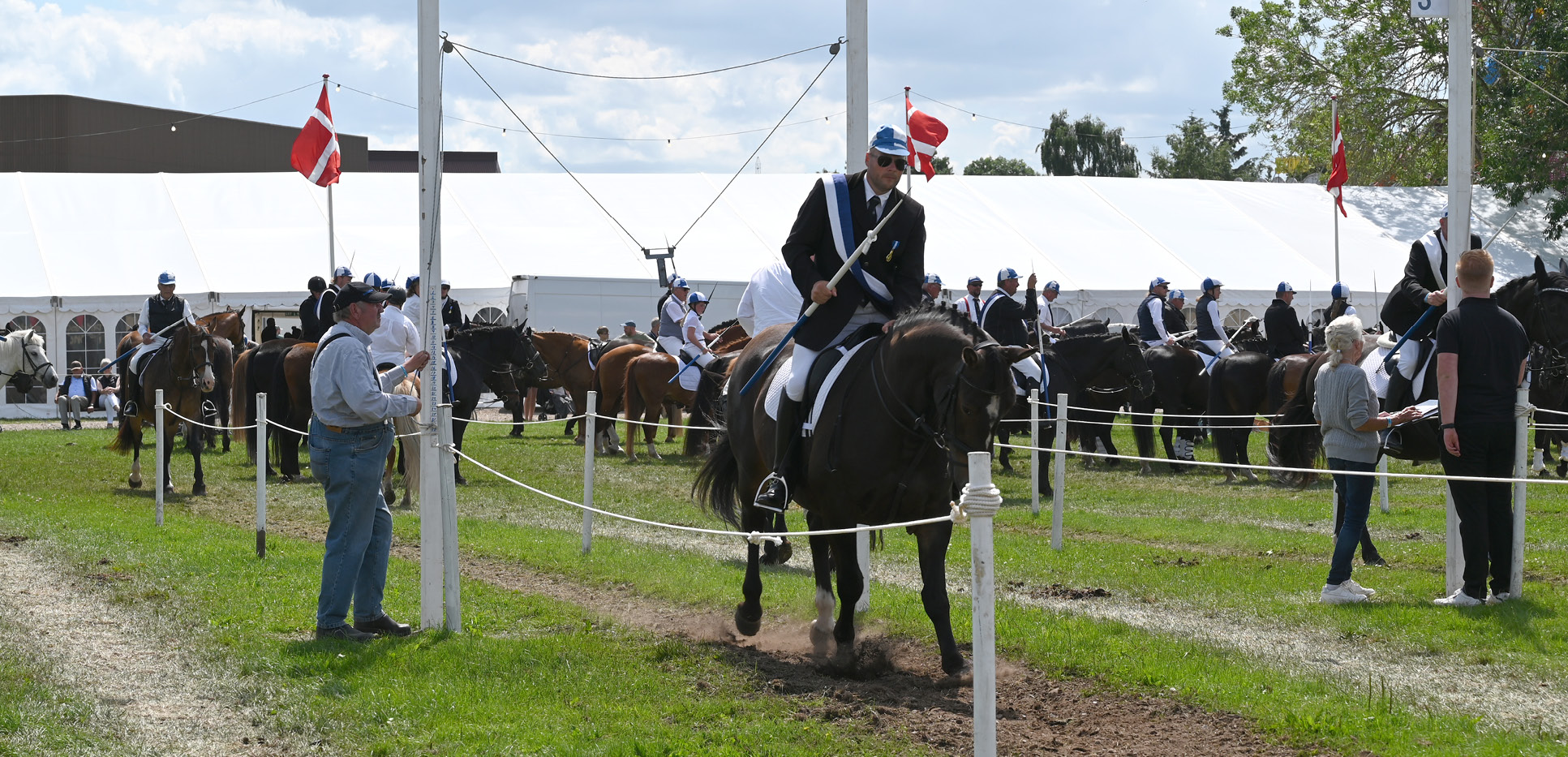 Rytter napper ringen ved Aabenraa Ringridning