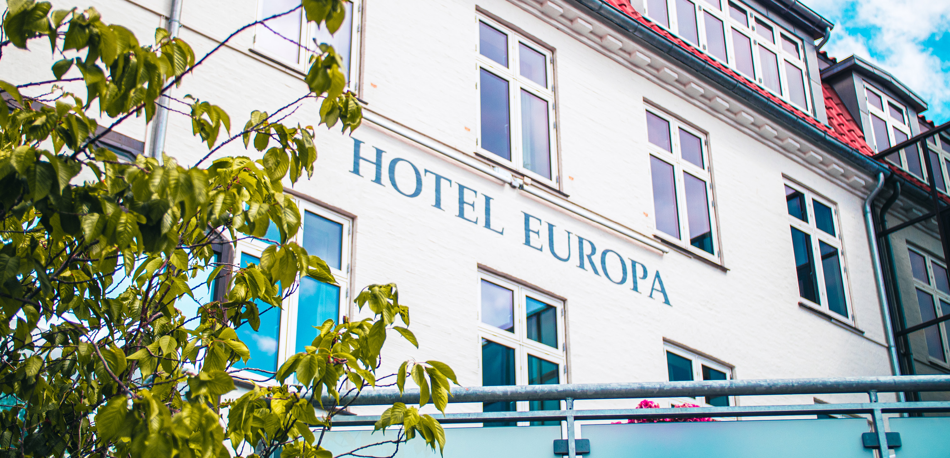 Hotel Europas facade ud mod tagterrasse