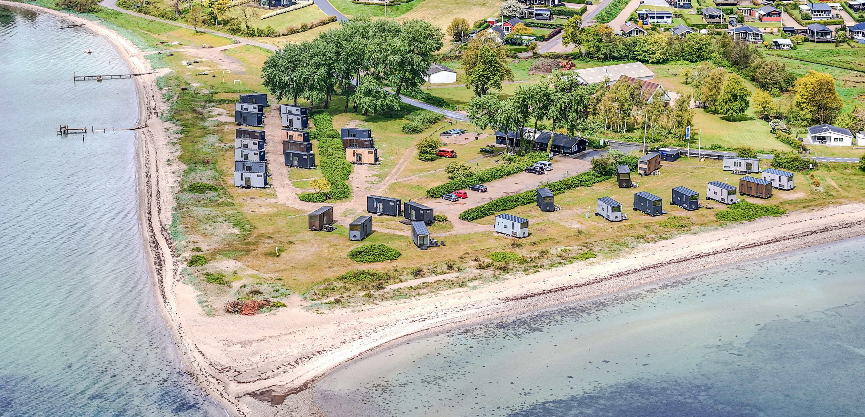 Luftfoto over Tiny Seaside ved Skarrev