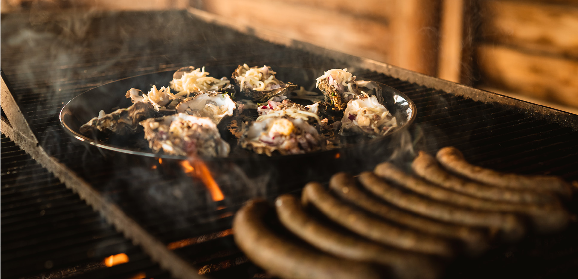 Østers og lammepølser på grillen