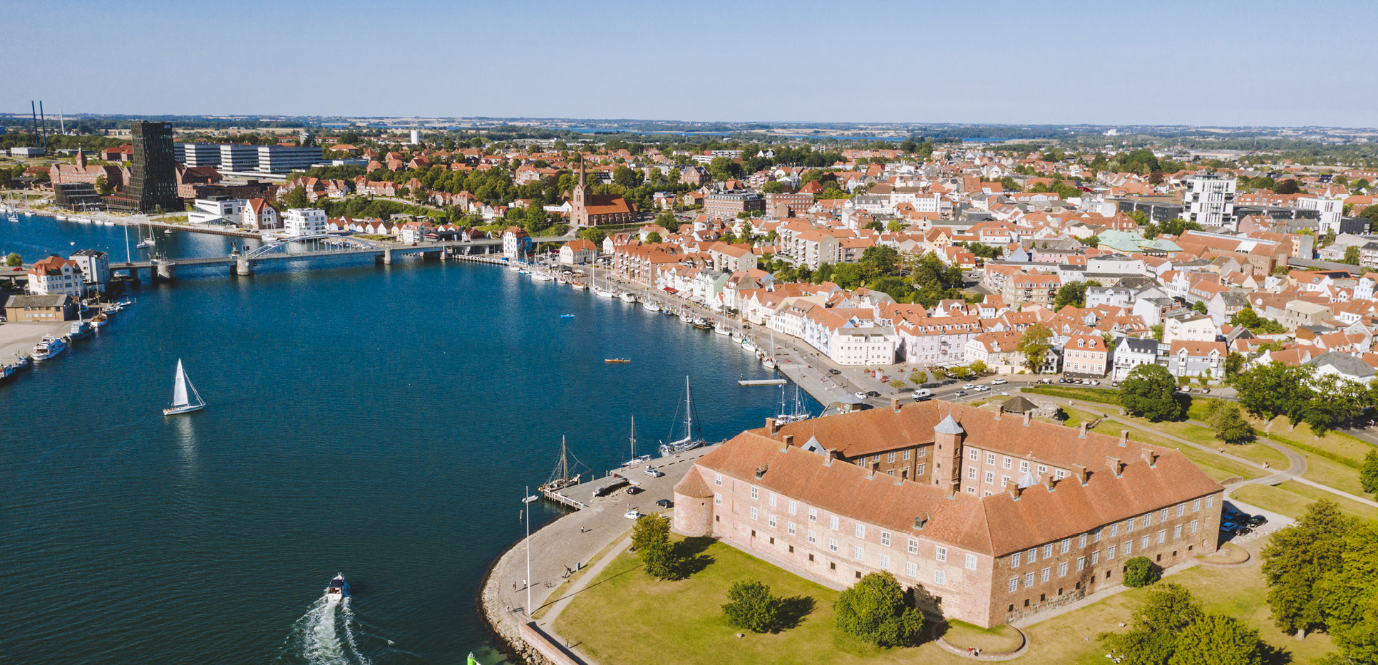 Luftfoto over Sønderborg Slot og Alssund