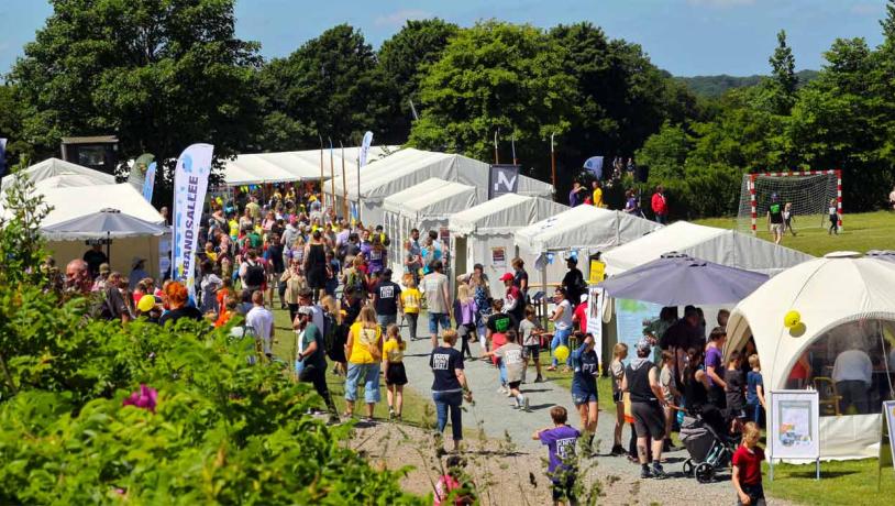 Telte til sommerfest på Knivsberg