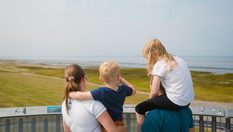 Family with children on top of Vidå lock