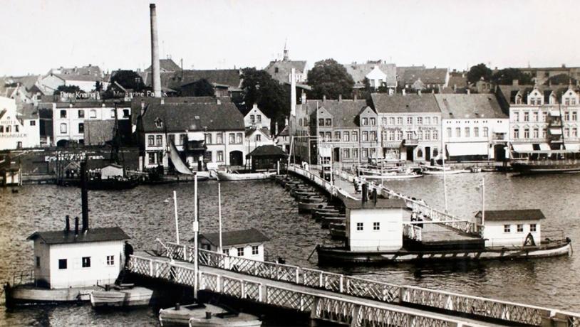 Kong Frederik den 7's Bro, ponton bridge in Sønderborg