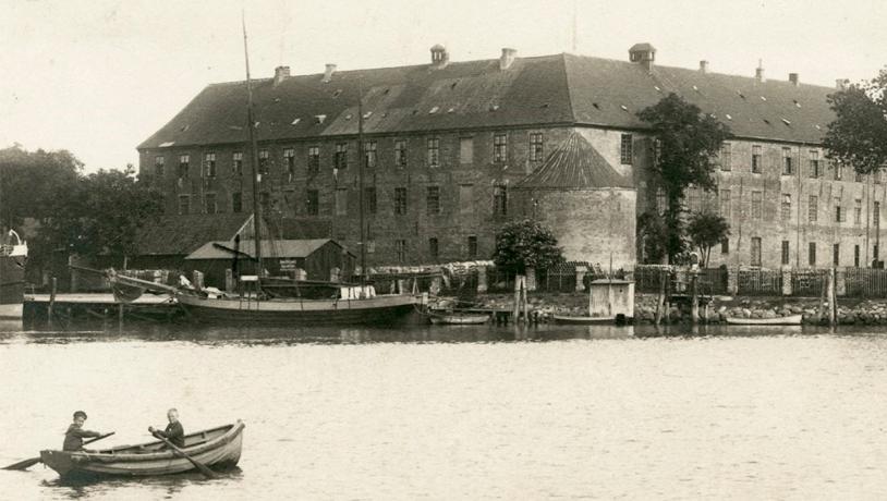 Sønderborg Castle, view from Sundgade (1910-20)