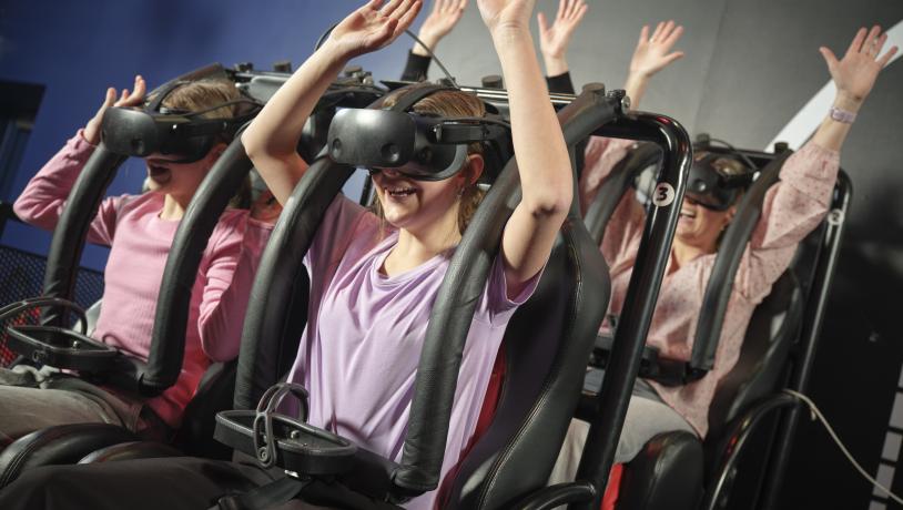 Børn i VR rutchebane