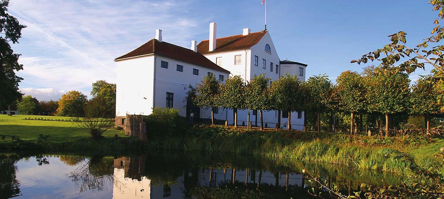 Brundlund Castle seen from the lake