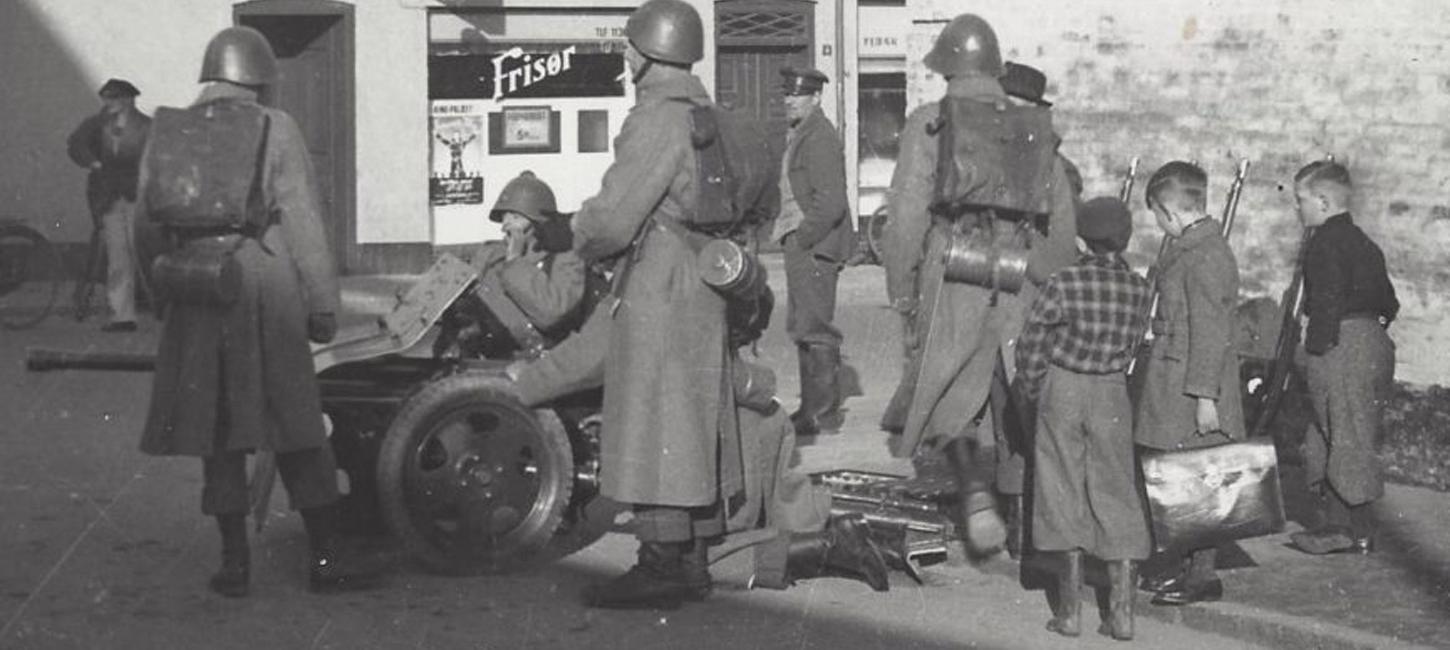 Stock photo of soldiers and children at Hertug Hans Church in Haderslev, 9 April 1940