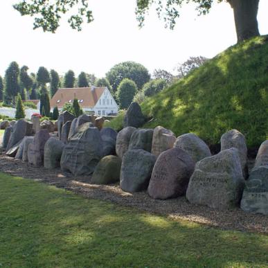 Mindehøj ved Broager Kirke for de faldne i 1. Verdenskrig