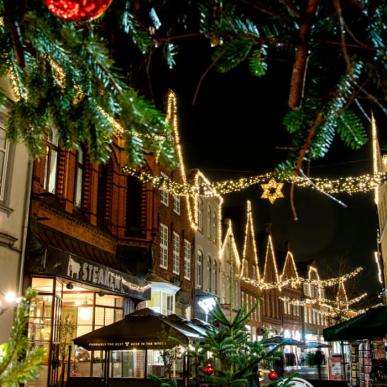 Juletræer og julebelysning på gaderne i Tønder