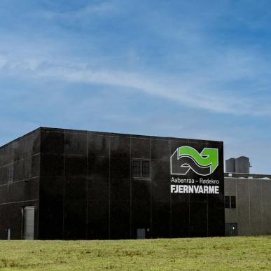 Grøn Fjernvarme bygning set udefra i Aabenraa