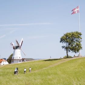 Cykelturen går forbi Dybbøl Mølle